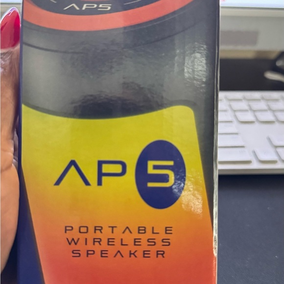 Portable Wireless Speakerer - Picture 4 of 5